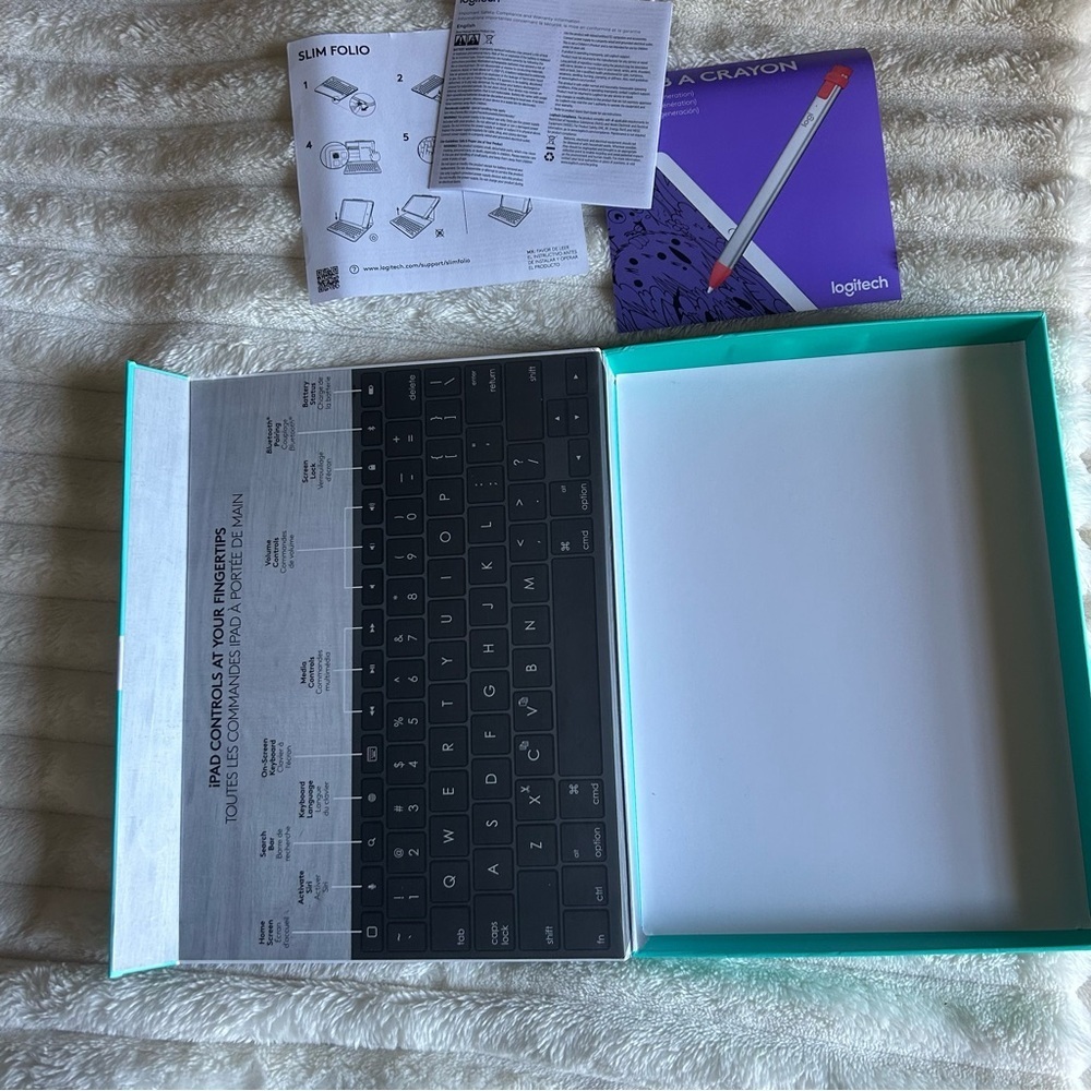 Logitech Slim Folio Keyboard Case for iPad (5th and 6th Generation) - Dark Gray - Picture 3 of 7